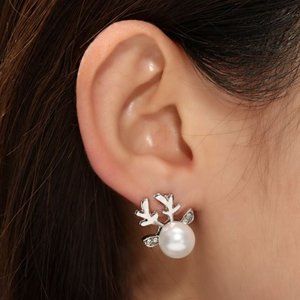 Pearl Deer Stud Earrings (Silver)